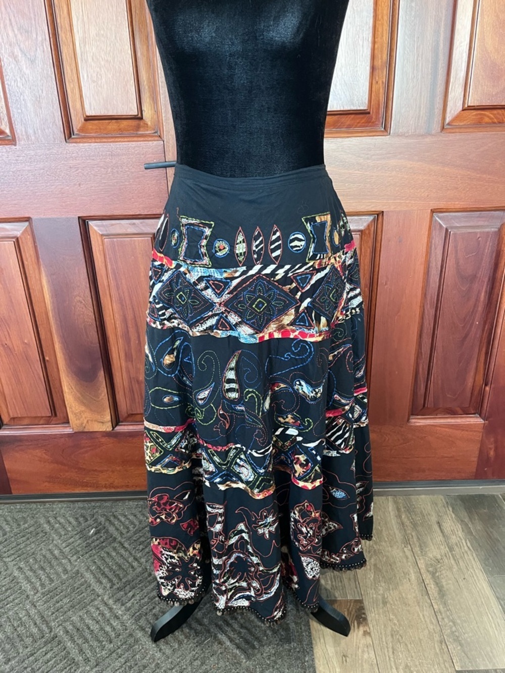 CHiCOS BLACK SOUTHWESTERN EMBROiDERED METAL BEADED COiN HEM MAXi SKiRT Sz 12/14